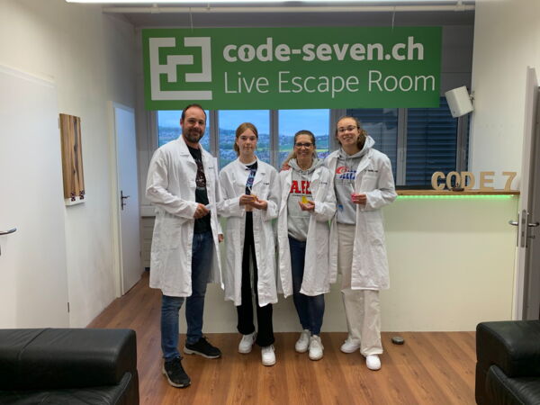 Die Gruppe unstoppable hat den Live Escape Room erfolgreich geschafft