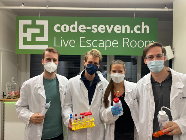 Die Gruppe Sherlocks hat den Live Escape Room erfolgreich geschafft