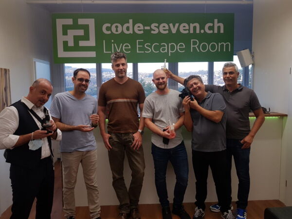 Die Gruppe Matt Damon hat den Live Escape Room erfolgreich geschafft