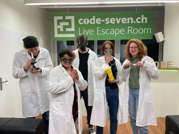 Die Gruppe Red Pandas hat den Live Escape Room erfolgreich geschafft