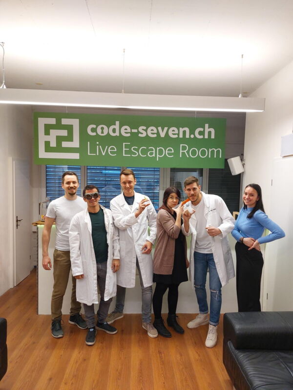 Die Gruppe Die Menschliche Raupe hat den Live Escape Room erfolgreich geschafft