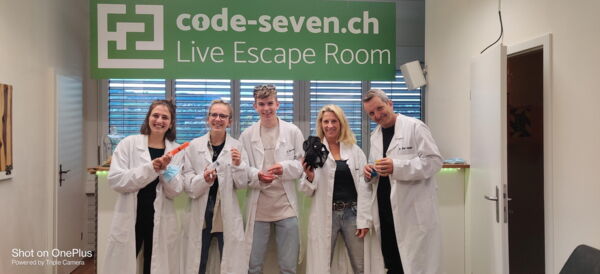 Die Gruppe Fabicrew hat den Live Escape Room erfolgreich geschafft
