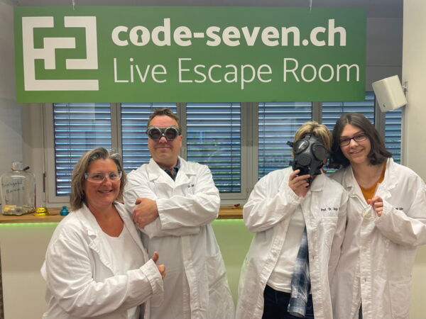 Die Gruppe DNS hat den Live Escape Room erfolgreich geschafft