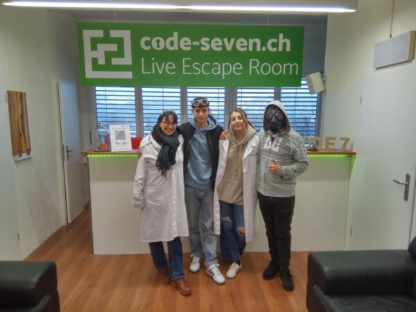 Die Gruppe 2. Versuch hat den Live Escape Room erfolgreich geschafft