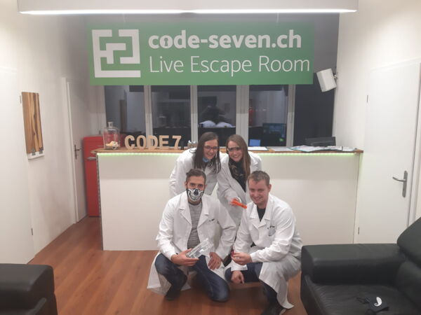 Die Gruppe 3 mal Jeans 1 mal Leder hat den Live Escape Room erfolgreich geschafft