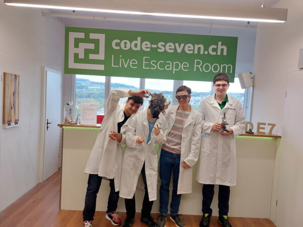 Die Gruppe Hyper Informatik hat den Live Escape Room erfolgreich geschafft