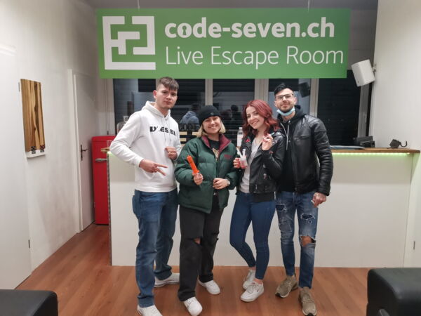 Die Gruppe Bäse hat den Live Escape Room erfolgreich geschafft